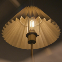 Lampe de table LED moderne à piles, sans fil, plissée, à intensité variable, idéale pour la décoration de chambre à coucher - Bestseller
