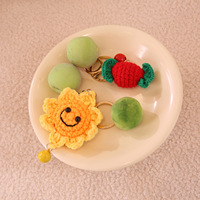 Handgemaakte gehaakte fruit-, bloemen-, aardbeien-, groente- en paddenstoel-sleutelhangers, gebreide amigurumi dieren, tropische vissen, kip sleutelhanger