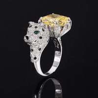 S925 Bague En Argent À Haute Teneur En Carbone Diamant Léopard Sous Série Simulé Émeraude 8*10mm Léopard Anneau De Mode De Mariage