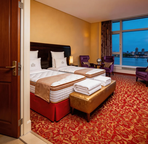 Lit double en bois blanc moderne pour hôtel et appartement, avec tête de lit, ensembles de meubles pour adultes, vente en gros - Product Image 2