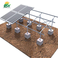 Structure de montage solaire au sol en acier robuste pour projets utilitaires avec aménagement de panneaux à hauteur flexible et options de fondation