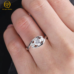 Bague pour femme au design original, trois diamants, bague de mariage, couleur D, clarté VVS, diamant cultivé en laboratoire avec IGI, platine, taille personnalisée - Product Image 3