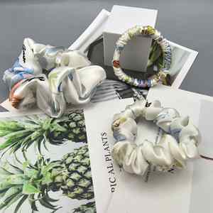 Set de Scrunchies 100% Seda de Morera, Scrunchies de Seda Estampados con Sensación de Lujo, Bandas Elásticas para el Cabello, Accesorios de Moda para Mujer - Product Image 1