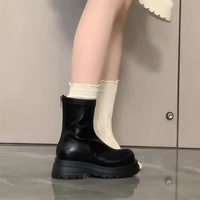 Bottes mi-mollet à talon épais rehaussant la silhouette, style coréen, design de niche, tendance et stylées, nouvelle collection automne 2026, très prisées sur internet