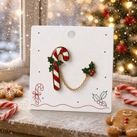 Broches en émail souple motif canne à sucre, pendentif houx, chaîne dorée, bijoux de Noël, broches fantaisie, badges personnalisés, épingles de revers – Vente en gros