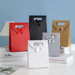 Sacs cadeaux <span class=keywords><strong>de</strong></span> <span class=keywords><strong>marque</strong></span> <span class=keywords><strong>de</strong></span> luxe personnalisés par le fabricant, papier d'emballage imprimé avec poignées en ruban - Product Image 2