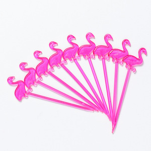 Vente en gros de pics à fruits jetables en plastique, cure-dents à dessert, fourchettes à gâteau d'anniversaire, formes multiples colorées pour les fournitures d'activités - Product Image 3