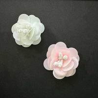Petites fleurs artisanales, paillettes et perles, fourniture directe d'usine pour la décoration de vêtements, chaussures et sacs, fabriquées en PVC durable
