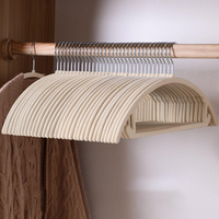 Cintres en velours antidérapants AINARE en forme d'arche, cintres multifonctionnels pour manteaux, cintres en feutre sans épaules effilochées pour vêtements