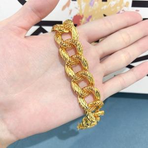 Bracelet à maillons épais plaqué or 24 carats de Jxx Fashion, bracelets à breloques tendance en laiton pour femmes, vente en gros - Product Image 3