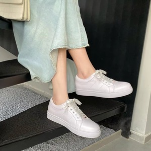 Baskets blanches pour femmes, chaussures de marche confortables, baskets décontractées personnalisées pour le printemps et l'automne - Product Image 4