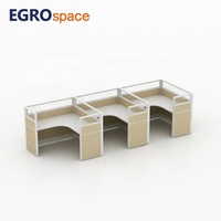 Solution d'aménagement de bureaux EGROspace : cloison en verre, écran de séparation, poste de travail en forme de L