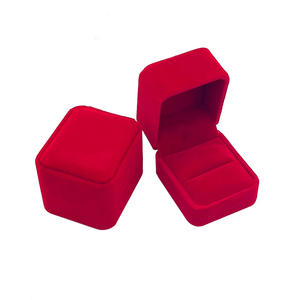 Vente en gros Boîte à bijoux en velours pour bagues Boîte d'emballage cadeau élégante pour bagues de fiançailles - Product Image 2