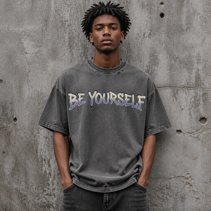 Camisetas de hombre en stock: Camiseta de algodón extragrande de alto gramaje con estampado gráfico vintage y lavado ácido para moda urbana de marca. - Product Image 2