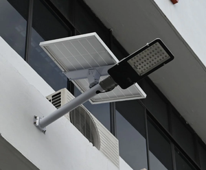 Lampe LED d'extérieur à haut lumen, étanche IP66, 150W 200W, projecteur solaire - Product Image 4