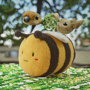 Ins lớn mờ Bumble Bee Thú nhồi bông đồ chơi mềm Anime Ong Mật với hoa gối PP bông đầy - Product Image 4