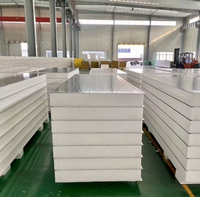Panneaux sandwich en polyuréthane légers et isolés, au design moderne et personnalisé, pour bâtiments industriels et installations agricoles