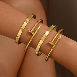 Pulsera de oro de 18 quilates de acero inoxidable de alta calidad y a la moda para damas Pulsera de flores de cinco hojas Fábrica de joyas al por mayor - Product Image 2