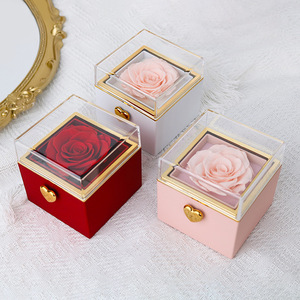 Boîte cadeau automatique rotative carrée pour collier et emballage de bague de style romantique - Product Image 1