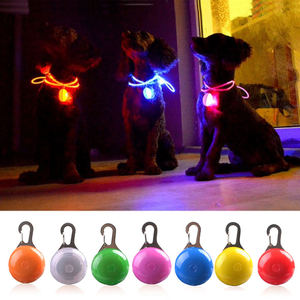 Lumière de sécurité LED à clipser pour animaux de compagnie, collier lumineux coloré pour <span class=keywords><strong>chien</strong></span>, pendentif pour laisse, pour une meilleure visibilité nocturne - Product Image 1