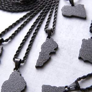 Inspire Jewelry-cadena gruesa con <span class=keywords><strong>mapa</strong></span> del mundo personalizada para hombres, collar con letras arábigas grabadas, Bandera de África, oro de 18k - Product Image 3