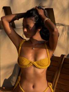 ชุดบิกินี่โครเชต์ลายสก็อตคอวีทำมือสำหรับผู้หญิง ชุด 2 ชิ้น เสื้อครอปถักไมโครนิตแบบเชือกเกลียว สายรัดเอวแบบโปร่ง ชุดชายหาด - Product Image 4