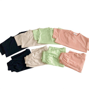 Conjunto de Ropa para Bebé de 2 Piezas, Estilo Moderno, Alta Calidad, Color Sólido, Lindo - Product Image 1