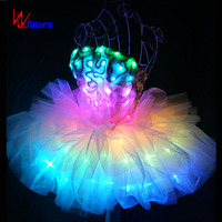 Robe de bal lumineuse LED Brillante Moda pour femmes, longue, avec des ailes lumineuses de papillon, blanche, pour femmes adultes, 1 pièce