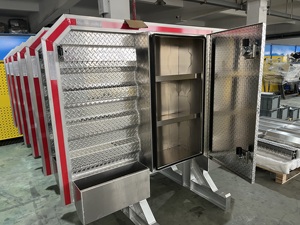 Porte-chains et <span class=keywords><strong>plateau</strong></span> complet pour camion en aluminium de 68'' x 80'' avec porte centrale - Product Image 4