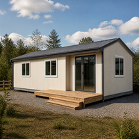 Maison mobile préfabriquée de 40 pieds avec deux chambres et terrasse extérieure en bois pour logement temporaire sur chantier