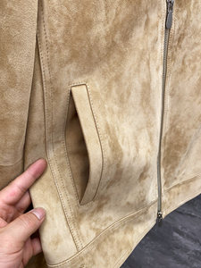 Veste de luxe sur mesure Brunello Cucinelli en velours de peau de cerf coupe-vent avec fermeture éclair sur le devant pour homme - Product Image 4
