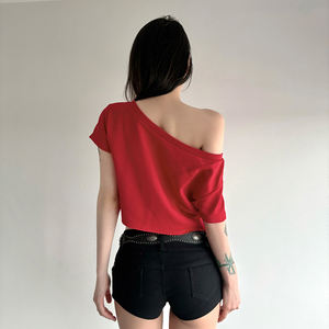 Top Corto Asimétrico Estilo Urbano para Mujer, Color Sólido, Hombros Descubiertos, Manga Corta, Sexy, Estilo Hip Hop - Product Image 3