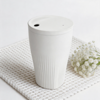 Mug de voyage en plastique PP de qualité alimentaire, directement de l'usine, tasse à café portable, design moderne minimaliste, couvercle amovible, pour boire directement