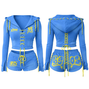 Ensemble décontracté deux pièces sportif pour femme : crop top bleu à capuche et short au-dessus du genou avec design à lacets jaunes, respirant et écologique, idéal printemps-été - Product Image 1