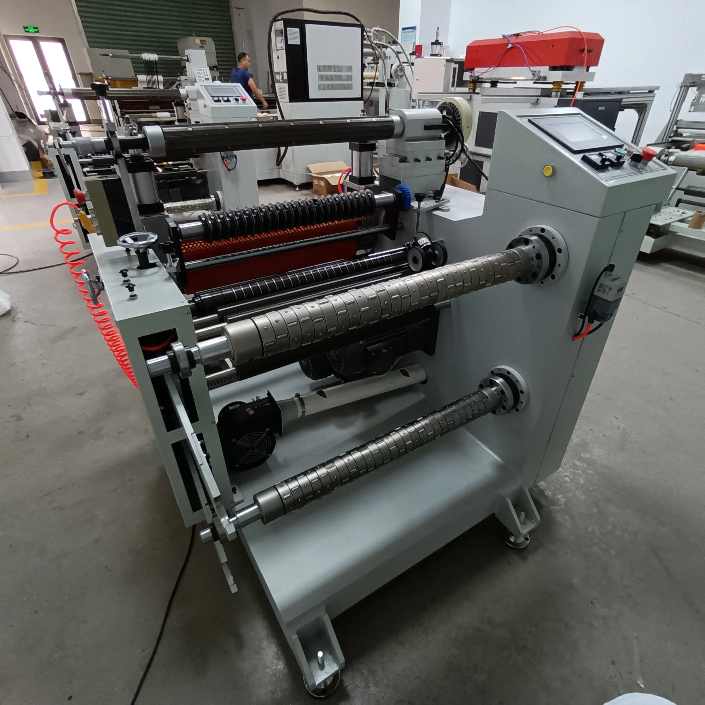 Automatische Pvc Bopp Papierrol Snijmachine Geweven Pe Plastic Film Thermisch Papier Snijmachine