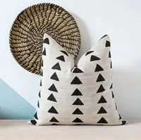 部族自由奔放に生きる織り目加工のユニークな三角形の枕カバー