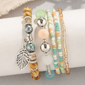 4 Set di Braccialetti Boho Impilabili alla Moda per <span class=keywords><strong>Donne</strong></span>, Bracciali Elastici in Stile Bohémien con Perline e Cristalli a Forma di Cuore - Product Image 6