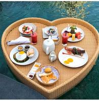 Différentes formes d'hôtel petit-déjeuner flottant piscine plateau en rotin pliable écologique étanche