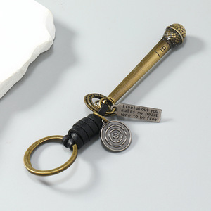 Porte-clés Rétro en Cuir avec Pendentif Microphone, Anneaux Métalliques Vintage en Cuir <span class=keywords><strong>de</strong></span> <span class=keywords><strong>Vachette</strong></span>, Style Punk, pour Clés <span class=keywords><strong>de</strong></span> Voiture, Bijoux Cadeaux - Product Image 5