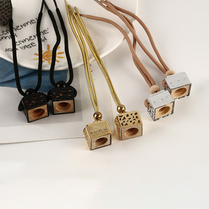 Nouveaux bouchons de flacons de parfum de voiture transfrontaliers, pendentifs décoratifs en bois, bouchons de bouteilles en bois, pendentifs en bois, accessoires essentiels pour voiture - Product Image 1