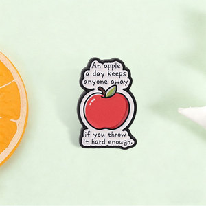 Broche en métal avec <span class=keywords><strong>citation</strong></span> originale, motif pomme rouge brillante de dessin animé, avec phrase ludique anti-<span class=keywords><strong>proverbe</strong></span>, pour les fans de mèmes <span class=keywords><strong>et</strong></span> les amateurs de loisirs, idéale comme cadeau - Product Image 1