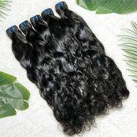 Extensions de Cheveux Humains Bruts en Gros 100% Grade 12A Couleur Noire Ondulée Naturelle Paquets de Cheveux Ondulés Naturels Cambodgiens