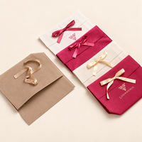 Ensemble de pochettes et de sacs cadeaux en velours de luxe LIONWRAPACK |   Emballage en daim avec logo personnalisé, vente en gros