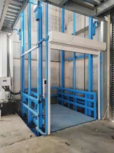 Un élévateur hydraulique à rail unique, à commande tactile, pour la manutention de matériaux industriels lourds - Product Image 5