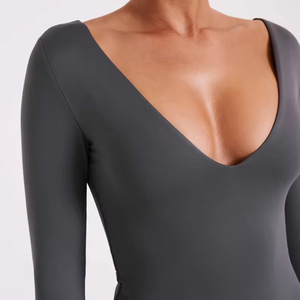 Combinaison de yoga une pièce personnalisée pour femme, gris foncé, manches longues, col en V profond, avec passe-pouces - Product Image 2