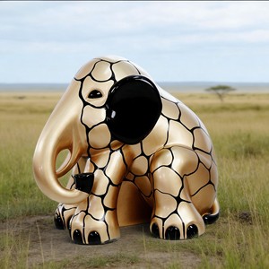Scultura Animale in Resina per Esterni su Misura, Grande Scala, Dipinta a Mano, Dorata, con Finitura Effetto Crepe, Elefante in Fibra di Vetro - Product Image 2