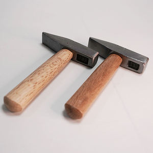 Marteau en acier au carbone robuste avec manche en bois de hêtre, outil manuel court et puissant pour le travail professionnel du métal - Product Image 3