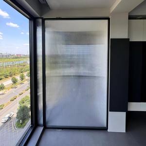 กระจกนิรภัยลายริ้วสีแบบกำหนดเอง โปร่งแสง ลายขลุ่ย สำหรับฉากกั้นห้องรับประทานอาหาร พื้นที่แบบเปิด - Product Image 5