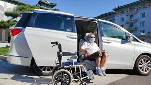 Siège pivotant et relevable YLC pour personnes handicapées et âgées à mobilité réduite, conforme aux normes EMC et aux tests de sécurité. - Product Image 3