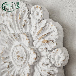 Decoración de pared redonda de resina blanca para la sala de estar, artículo decorativo para colgar en el hogar - Product Image 3